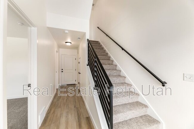 Building Photo - 488 S 700 W
