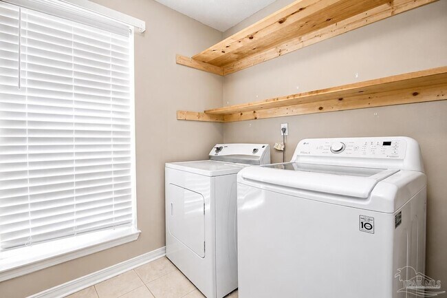 Building Photo - 10609 Creek Ridge Dr