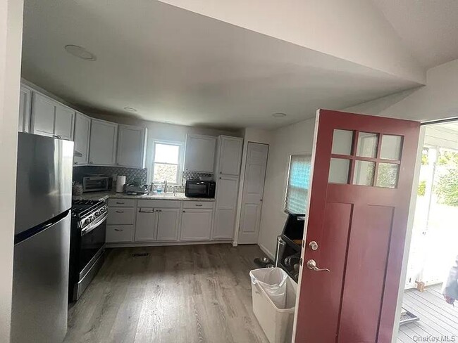 Building Photo - 8 Hideaway Ln