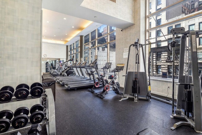 Building Photo - 325 5th Ave