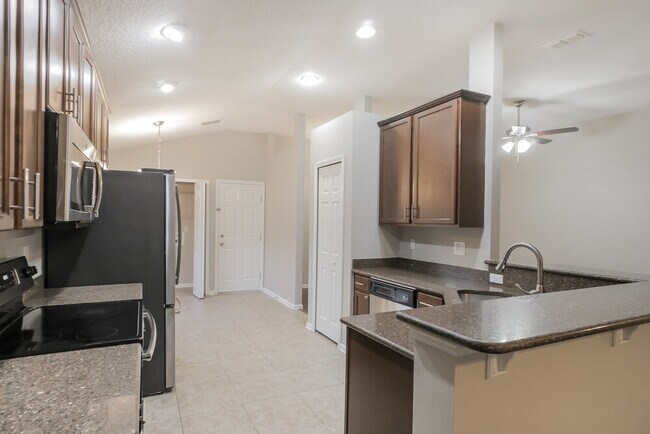 Building Photo - 174 N Aberdeenshire Dr