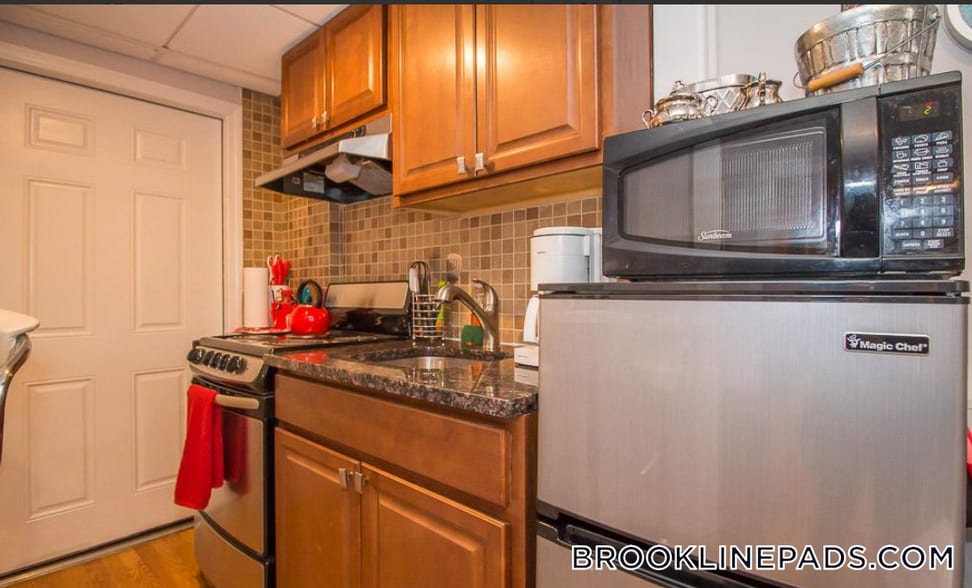 Primary Photo - 1029 Beacon St