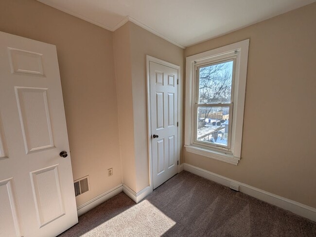 Building Photo - Beautiful Remodeled 3 Bedroom Home