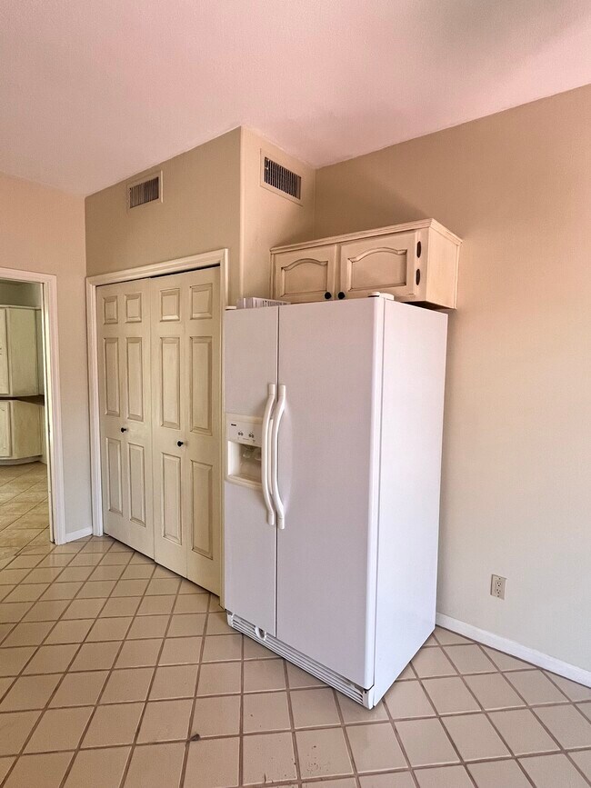 Building Photo - 7955 E Chaparral Rd