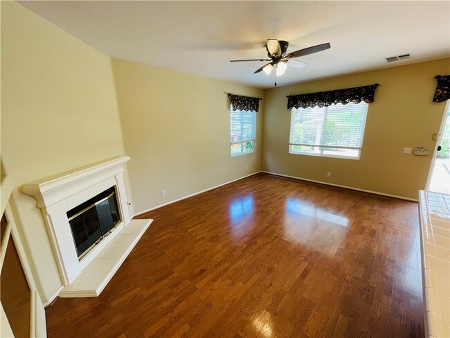 Building Photo - 30962 Crystalaire Dr