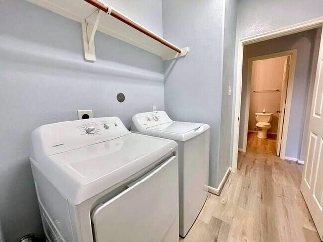 Building Photo - 21510 Sierra Long Dr
