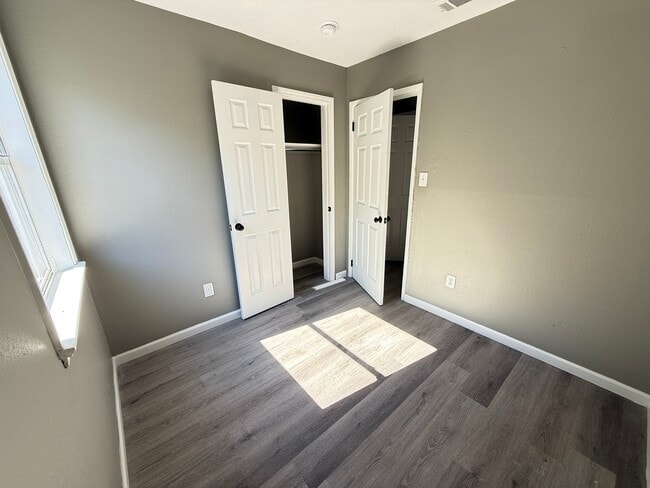 Building Photo - 3831 Morningview Dr