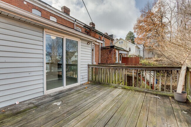 Building Photo - Brighton Heights 3 Bedroom Townhome