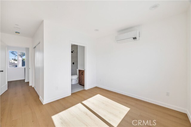 Building Photo - 10905 Dalerose Ave