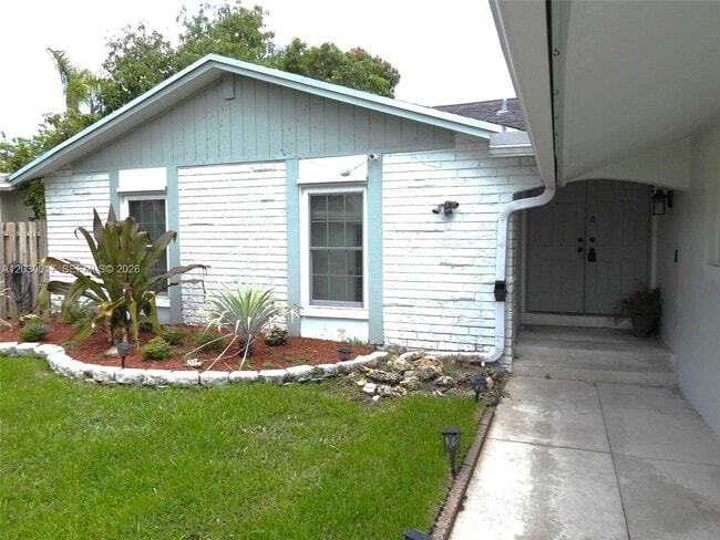 Building Photo - 9331 NW 33rd Manor
