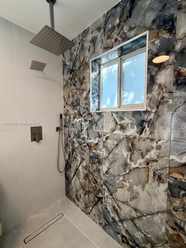 Building Photo - 716 NE 7th St