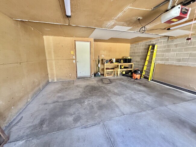 Building Photo - 14600 Hampshire Pl