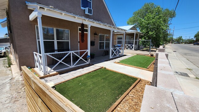 Building Photo - 1021 Edith Blvd NE