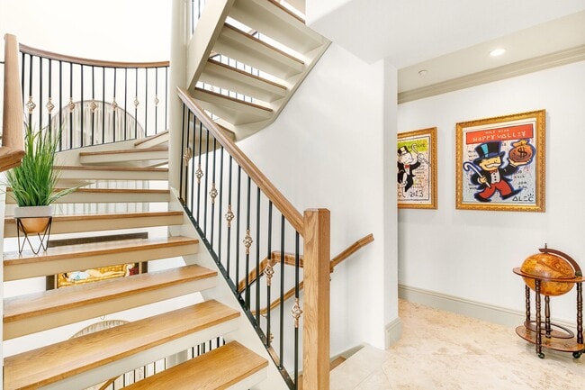 Building Photo - 900 Hillsboro Mile