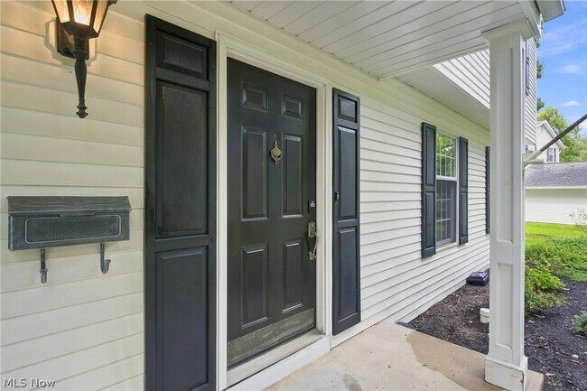 Building Photo - 6832 Green Ridge Ave