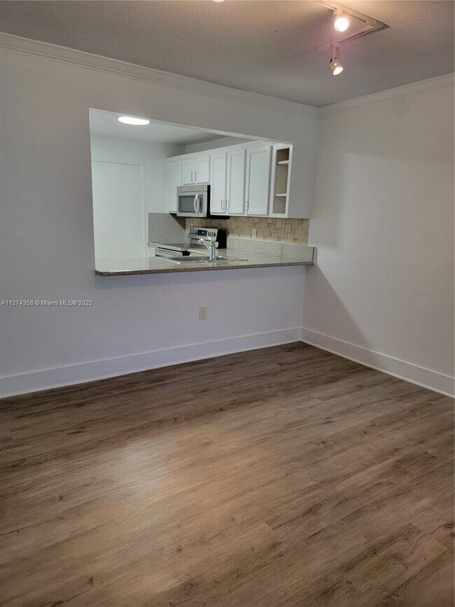 Building Photo - 1351 NE 191st St