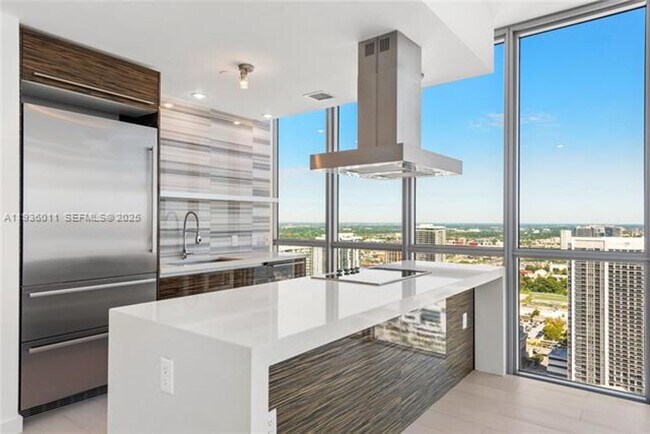 Building Photo - 1100 Biscayne Blvd