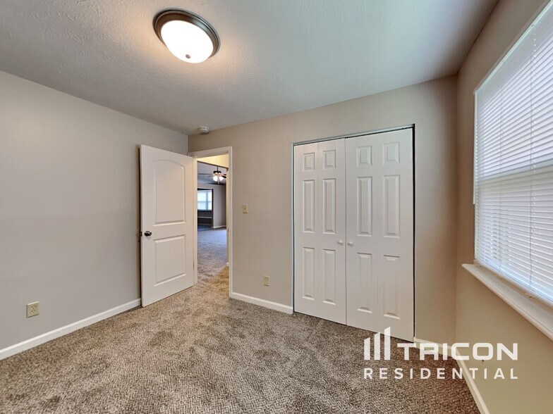 Building Photo - 7436 Glensford Dr