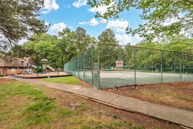 Building Photo - Condo in Chapel Hill - short term option!