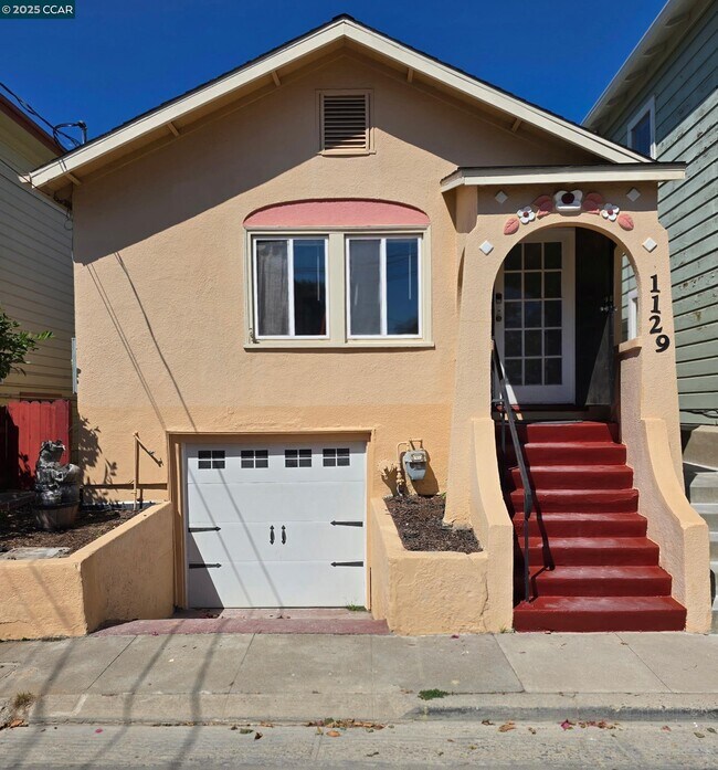 Primary Photo - 1129 Bishop St