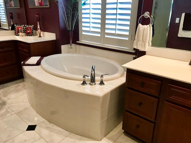 bathtub - 14575 Baylor Ave