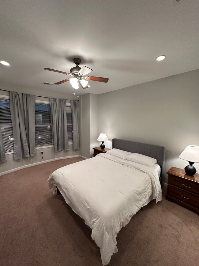 Building Photo - 37 S Ellwood Ave