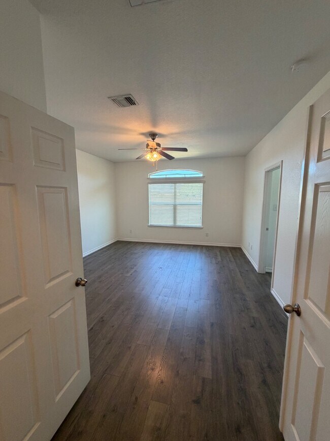 Building Photo - 1114 Emerald Gate Dr