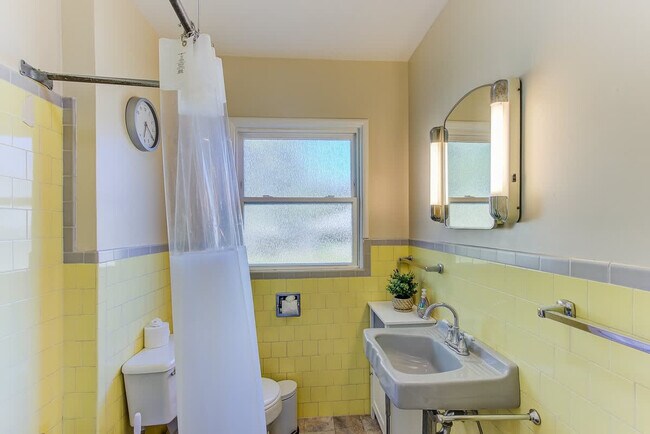 Building Photo - 2243 Woolsey St