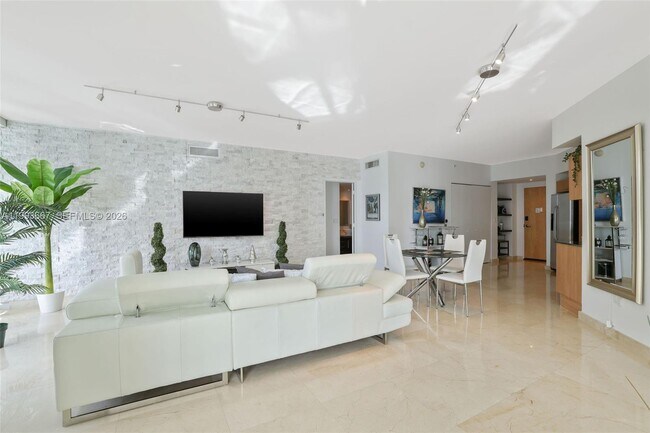 Building Photo - 350 S Miami Ave