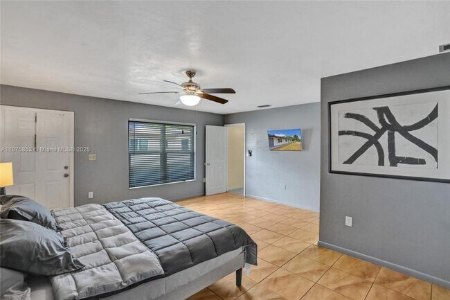 Building Photo - 3 bedroom in West Park FL 33023
