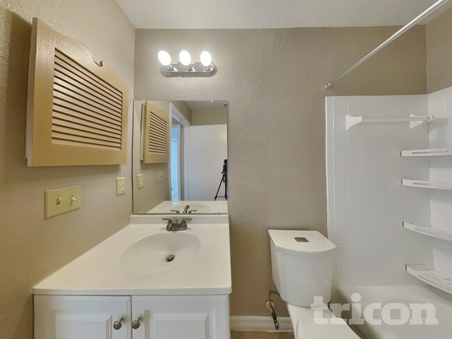 Building Photo - 6708 Shepherd Oaks St