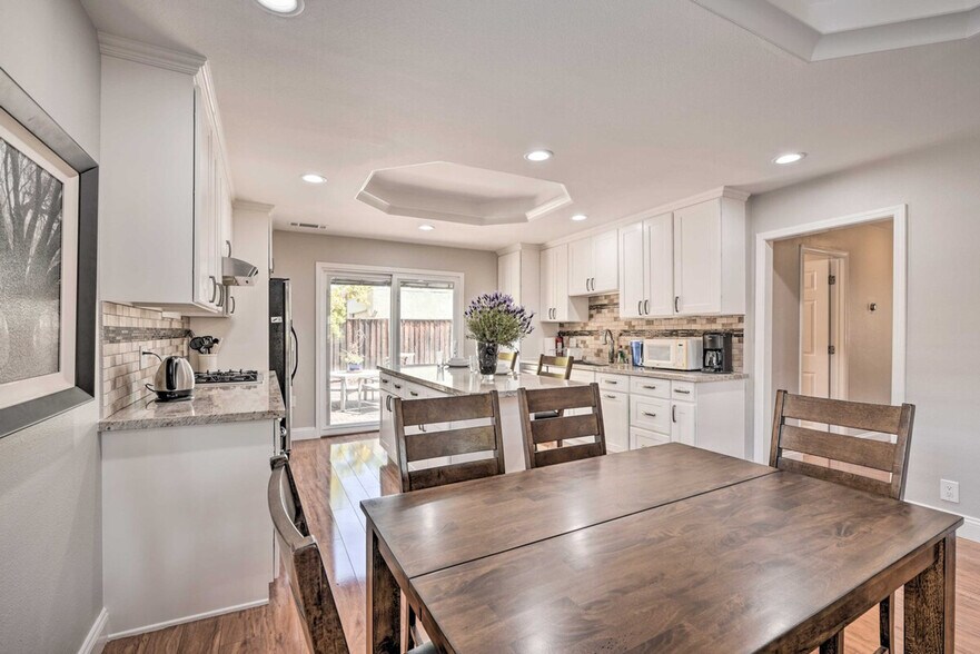 Building Photo - 3096 Dovela Way