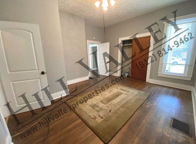 Building Photo - Three Bedroom House