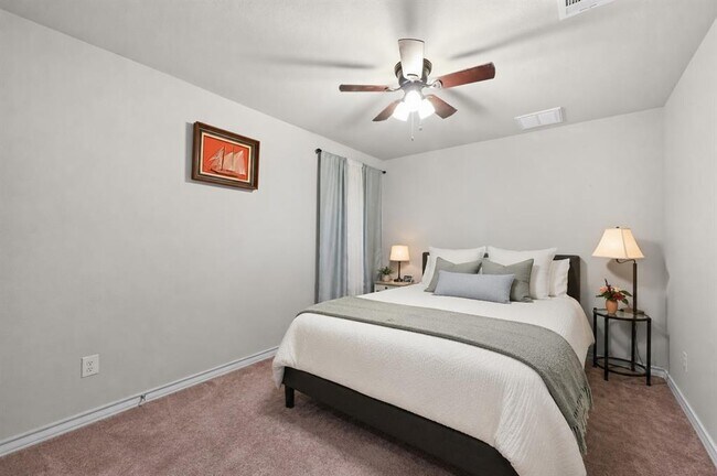 Building Photo - 294 Thornless Cir