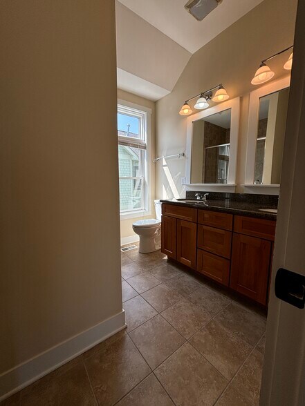 Building Photo - 1455 Mews Ct