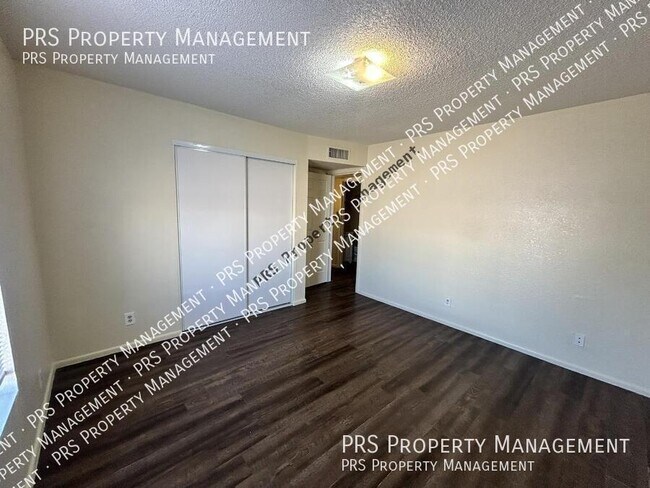 Building Photo - 461 W 16th Ave