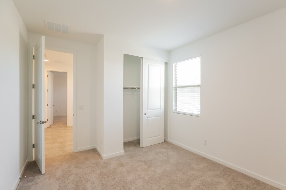 Building Photo - 17484 W Sunnyslope Ln