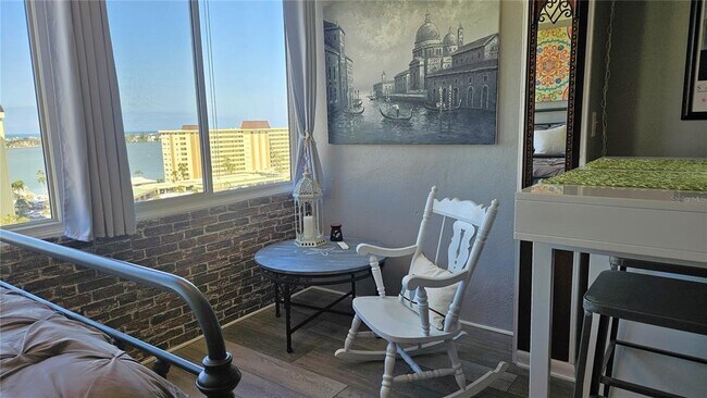 Building Photo - 4575 Cove Cir