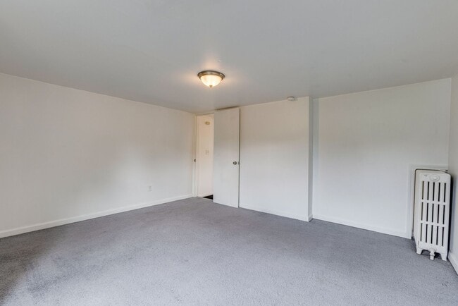 Building Photo - 836 Industry St