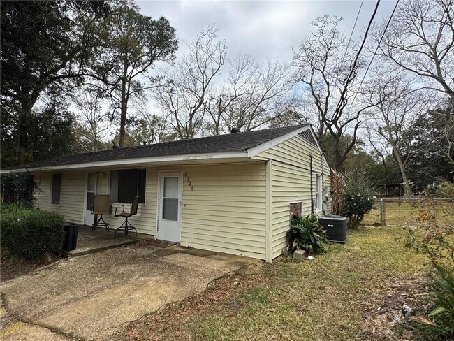 Building Photo - 4734 Clarendon Dr