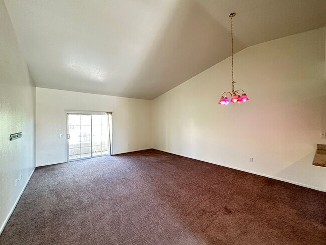 Building Photo - Silver Pines