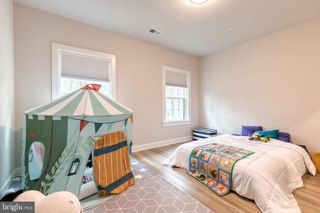 Building Photo - 7679 Cross Creek Dr