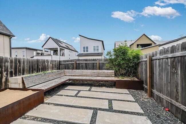 Building Photo - 6133 Florencia Ln