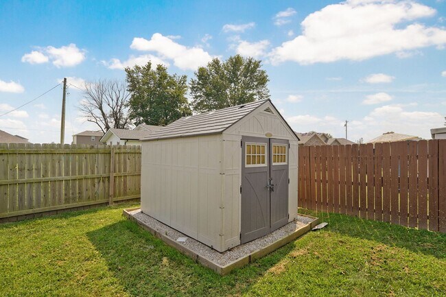 Building Photo - Modern 3 Bed / 2 Bath Home with Open Layout & Fenced Yard