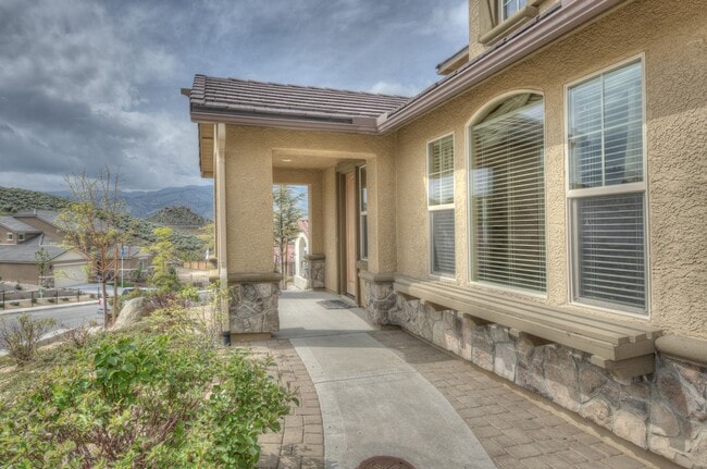 Building Photo - Beautiful former Meritage model home in the heart of Somersett. 4bed/3.5bath/3car 3764sf