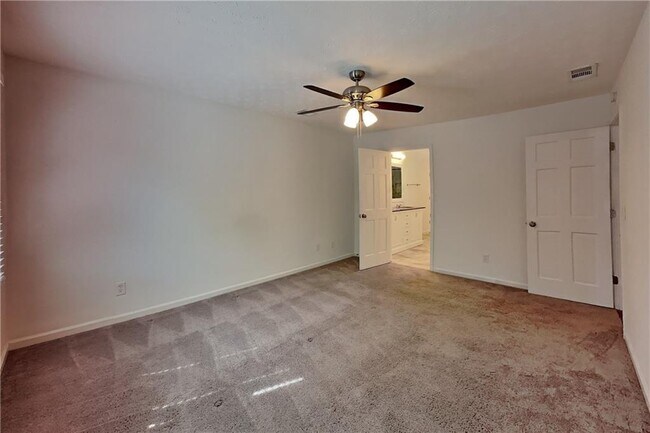 Building Photo - 4709 Crest Knoll Dr SW