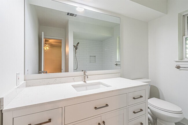 Building Photo - 9133 Villa Park Cir