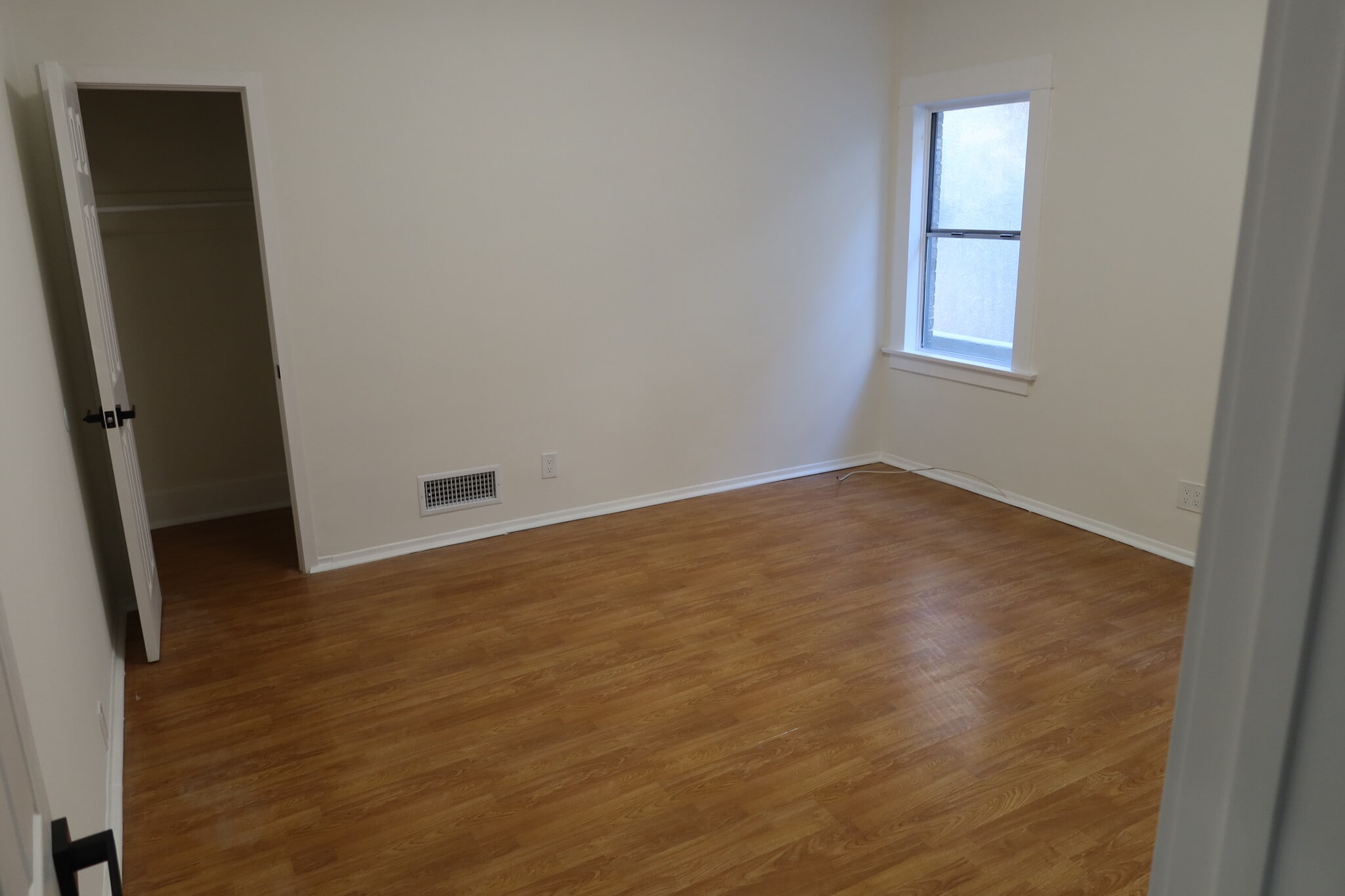 Building Photo - 537 W Milford St