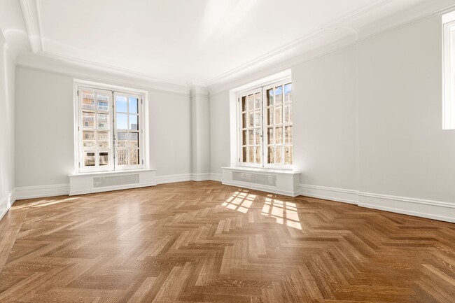 Building Photo - 2109 Broadway