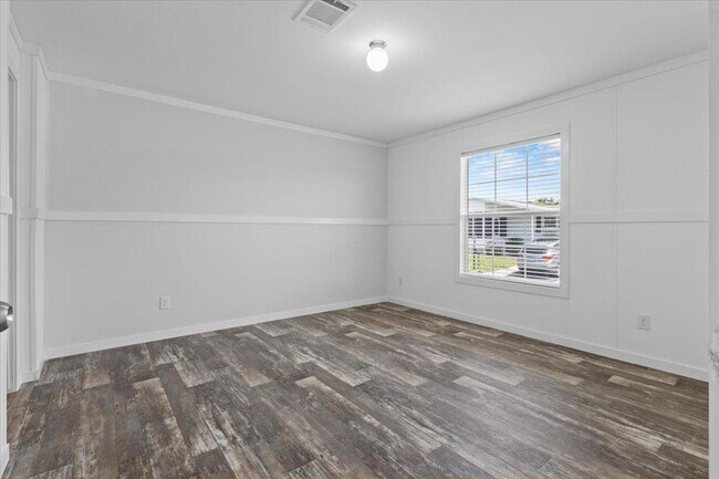 Building Photo - 16831 Oak Leaf Ct